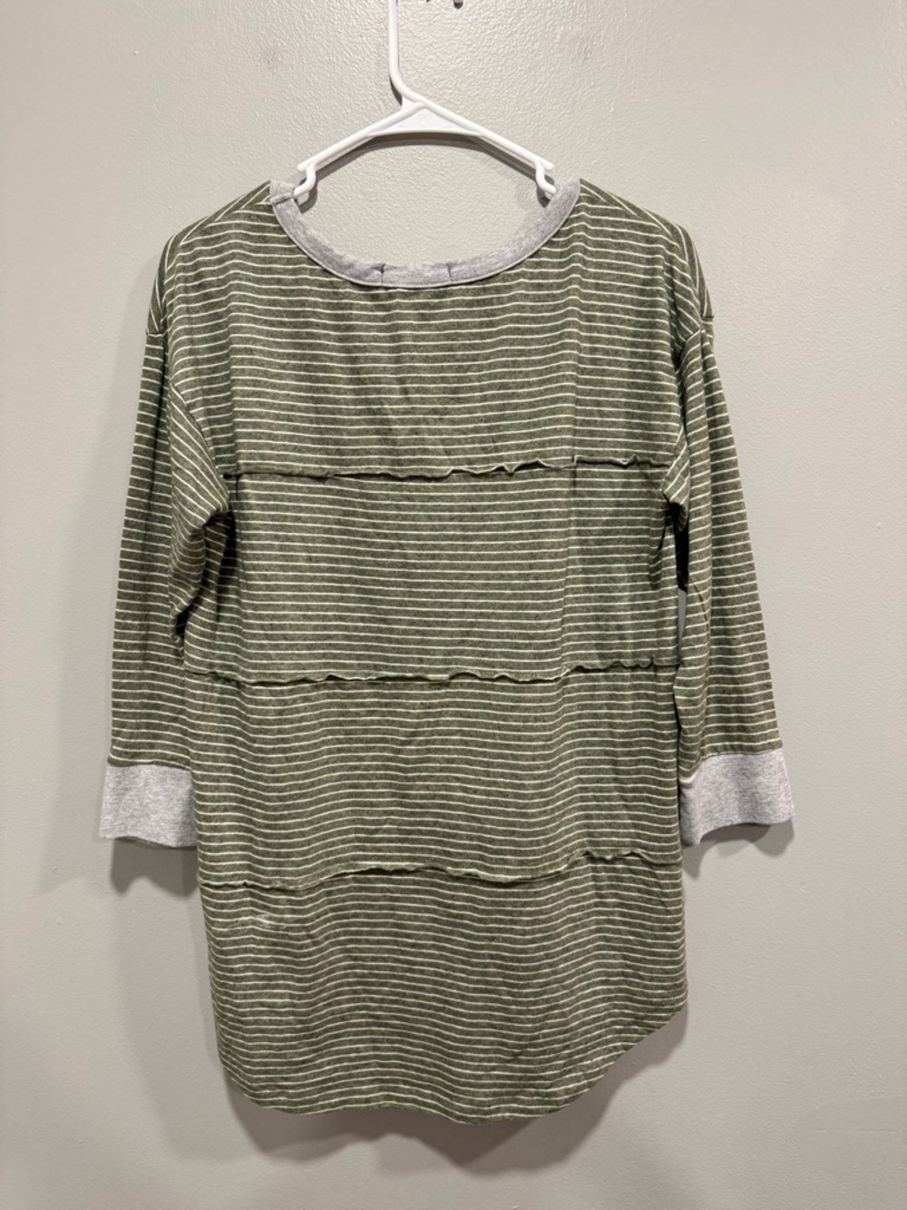 Mododoc 3/4 Length Sleeve Striped Top Size Medium - Picture 3 of 4